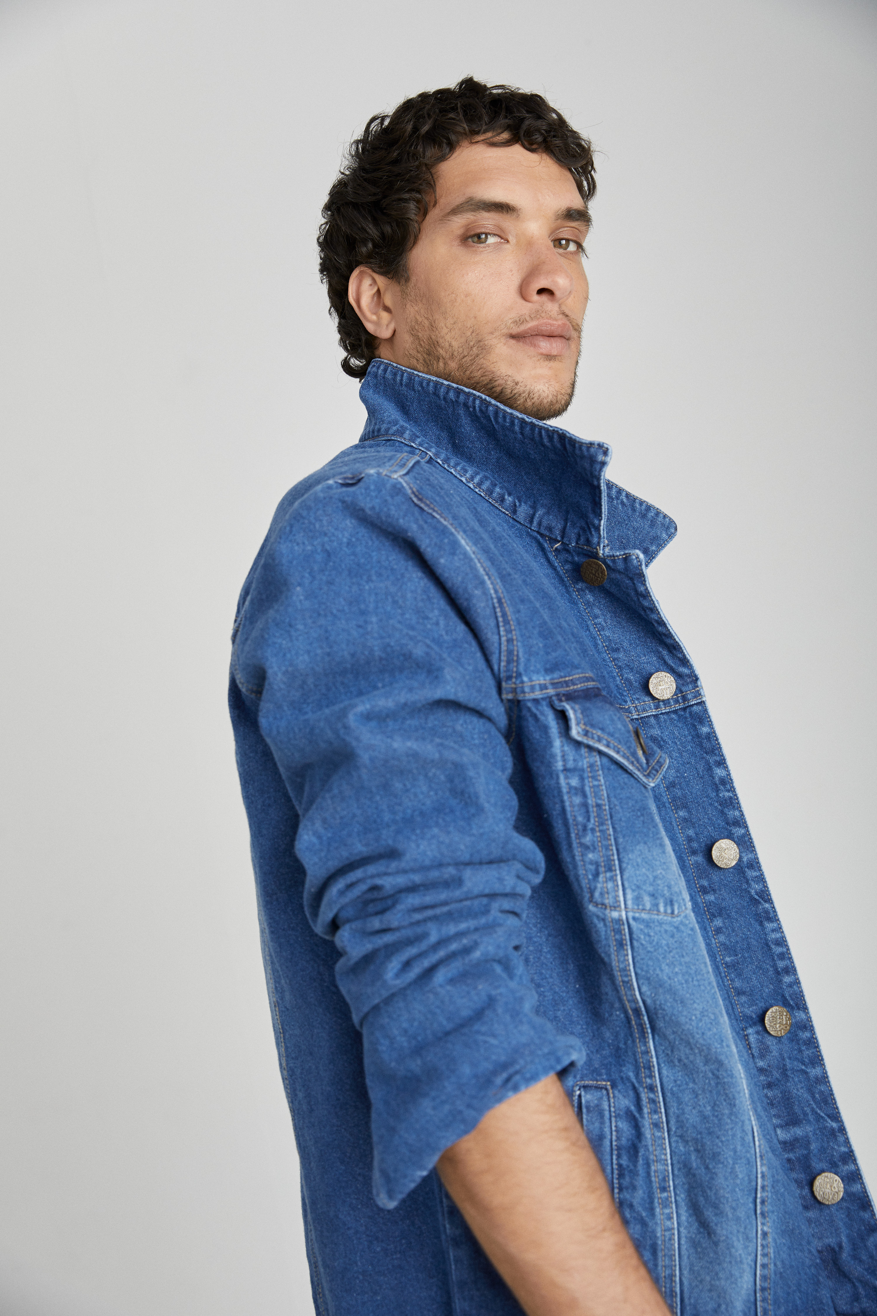 CAMPERA DE JEAN - AZUL LOCALIZADA