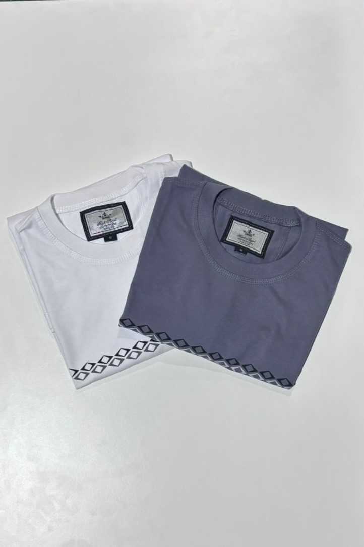 REMERA ESTAMPADO ROMBOIDES