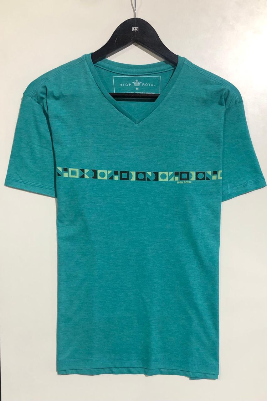 REMERA CUELLO V ESTAMPADA