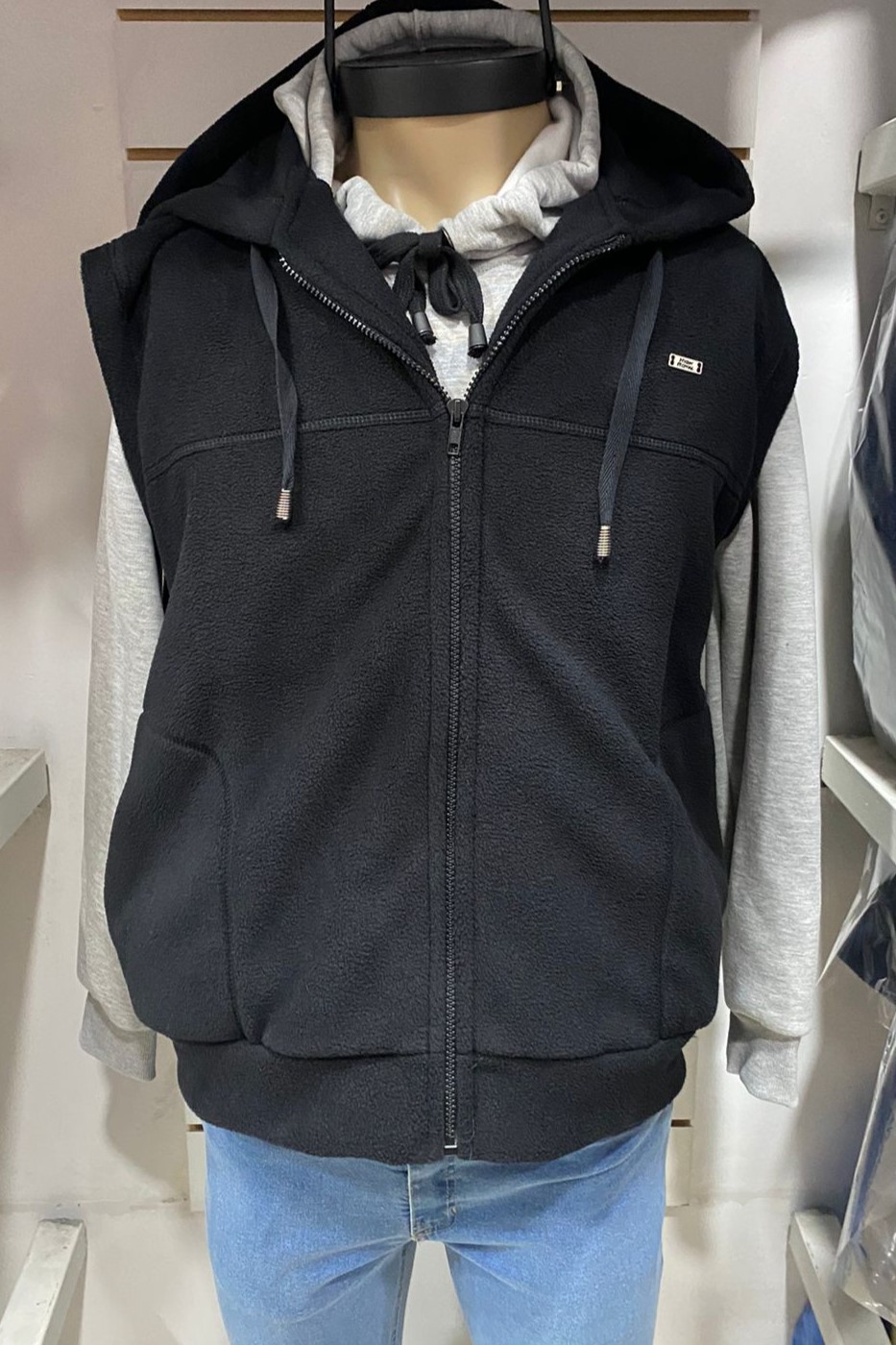 CHALECO POLAR CON CAPUCHA