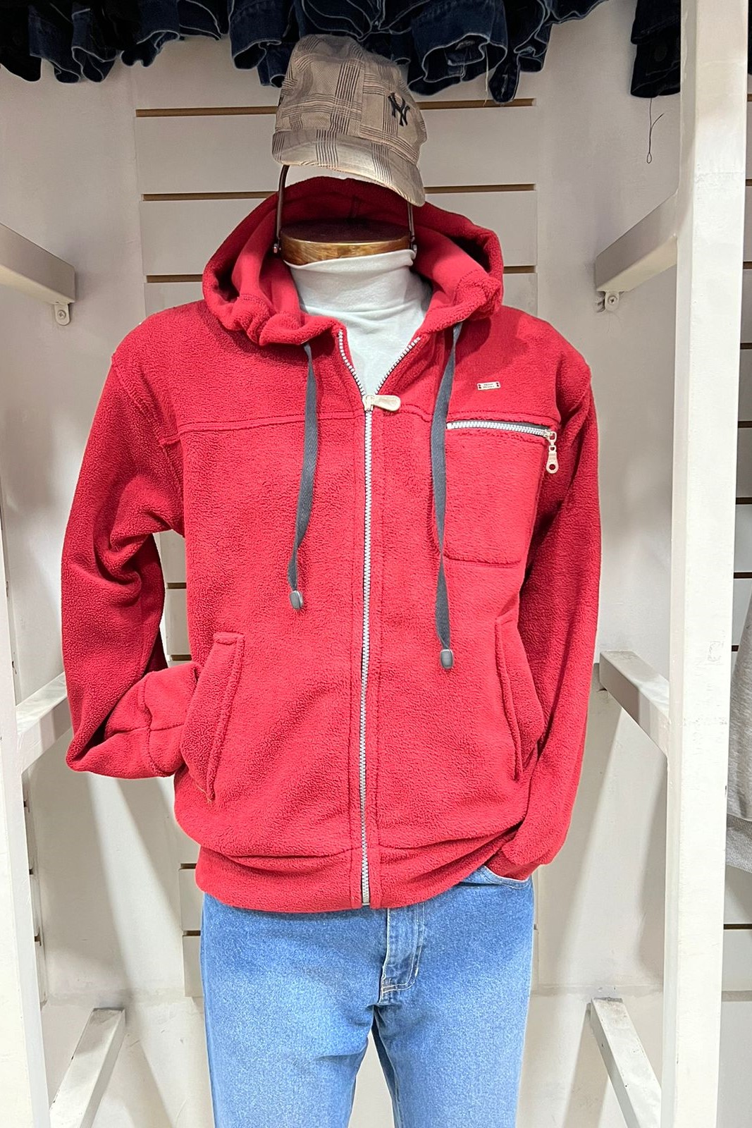 CAMPERA POLAR CON CAPUCHA 