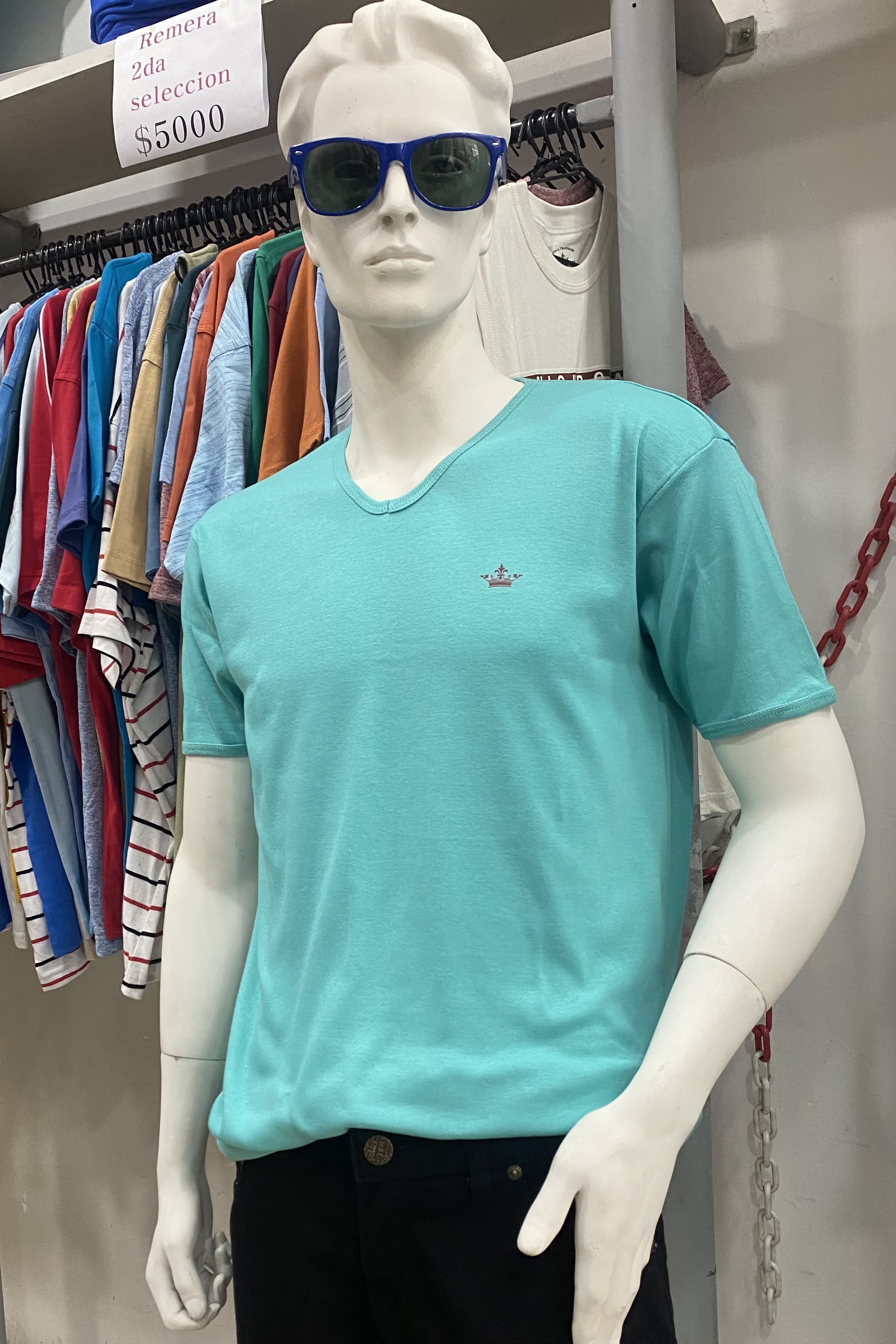 REMERA CUELLO V - TELA RIP