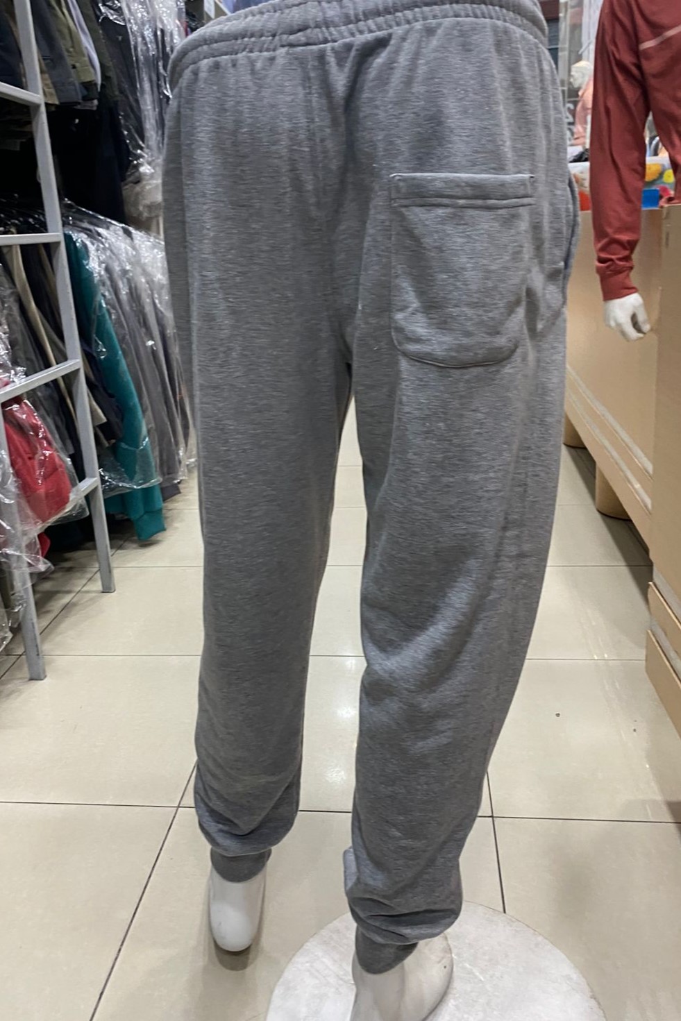 JOGGING RUSTICO CON PUÑO